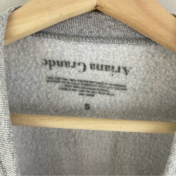 ARIANA GRANDE Light Grey No Tears Left To Cry Oversized Pullover Sweatshirt - Picture 9 of 11